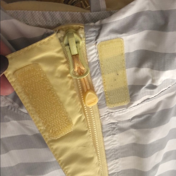 Vineyard Vines Rain Coat - Picture 4 of 8